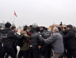 Davutoğlu'nu Protesto Etmek İstediler