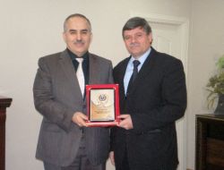 Salihli Sivil Toplum Oluşumları Platformu Müftü Sadıç’a Plaket Verdi