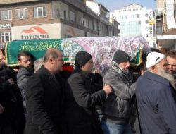 Belçikada Yangında Ölen Anne Toprağa Verildi