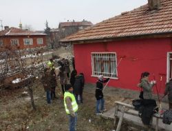 Elmadağ Belediyesi, Yaşlı Vatandaşların Evlerinin Cephelerini Boyuyor