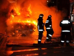 İtfaiye Su Sıkamadı, İş Adamının Lüks Aracı Alev Alev Yandı