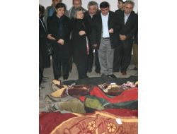 Cenazeler Toprağa Veriliyor..