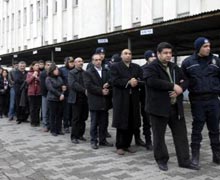KCK davasında alkışlı protesto