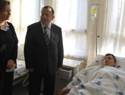 Vali Saran, Kazada Yaralananları Ziyaret Etti