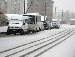 Erzurum Şehir Merkezine  Mevsimin İkinci Karı Düştü!