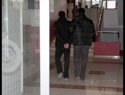 Üzerindeki El Bombalarıyla İnternet Kafeye Girerken Yakalandı