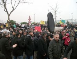 Ak Parti Önünde Gergin Bdp Eylemi