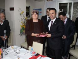Vali Aksoy, Yeni Yıl Kutlamasında Yaşlıları Ve Yuvada Kalan Çocukları Unutmadı