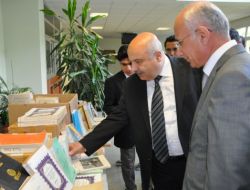 Lisenin Kütüphanesini Düzenleyen Öğrenciler Üniversiteye 200 Kitap Kazandırdı