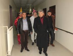 Belediye Başkanı Pınarbaşı, Hastanede Yatan Çocukları Sevindirdi