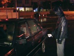 Yeni Yıla Mendil Satarak Girdi