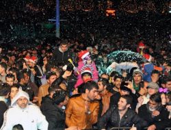 Antalya Yeni Yıla Köpük Ve Havai Fişek Altında Girdi