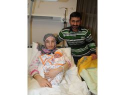 İzmir'de 2012'nin İlk Bebeği Yahya Oldu