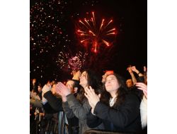 İzmirliler 2012'yi Coşkuyla Karşıladı