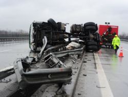 İranlı Şoförü İtfaiye Kurtardı