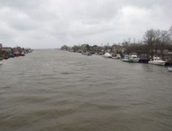 Tekneler Fırtınadan Barınaklara Sığındı