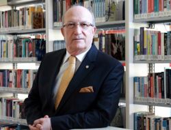 İzmir Ekonomi Üniversitesi Rektörlüğü'ne Vekaleten Baltacıoğlu Getirildi