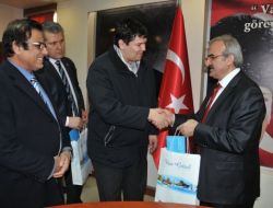 Pakistan'dan Depremzedelere Yardım Getirdiler