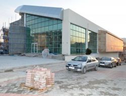 Yunus Emre Kültür Merkezi'ni Yenileme Çalışmaları Sürüyor