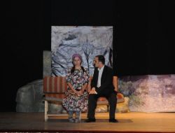 Mamaklı Tiyatroseverlerden Elif Ana'ya Tam Not