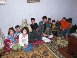 İki Hastası Olan 9 Çocuklu İşsiz Baba, Devletten Yardım Bekliyor