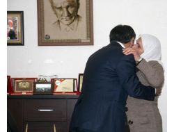 Uludere Kaymakamını Bağırlarına Bastılar