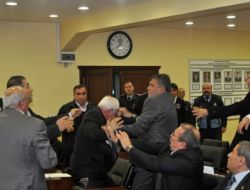 Chp'li Meclis Üyesi, Aleyhte Oy Kullanmadığı İçin Partili Arkadaşını Dövdü