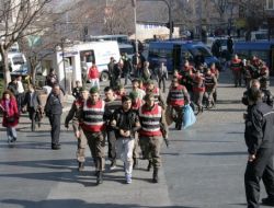 2 Kişinin Öldüğü Kavgada Adliyeye Çıkarılan 10 Kişiden 9’u Tutuklandı