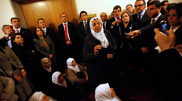 Başbakan'ın odası önünde eylem