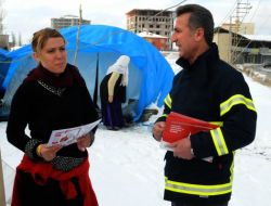 Depremzedelere Çadır Yangınlarına Karşı Uyarıcı Broşür Dağıtıldı
