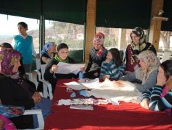 Depremzede Kadınlara Nakış, Piko Ve Örgü Örümü Kursu