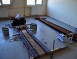 Kilim Dokuma Geleneği, Yaşlı Çınarların Hünerli Ellerinde Yeniden Canlanıyor