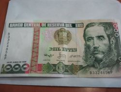 Peru Parasını Euroya Dönüştürerek Dolandırıcılık Yapan İki Kişi Yakalandı