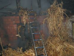 Erbaa Da Çıkan Yangın Korkuttu