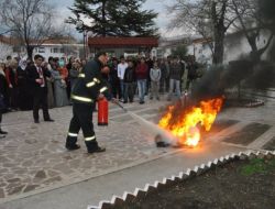 Akçay’da Kalan Depremzedeler Yangın Tatbikatı Yaptı
