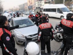 Çalıntı Otomobil Mobeseye Takıldı, Polis Alarma Geçti