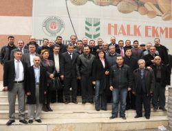 Demirel, Emlakçılarla Bir Araya Geldi