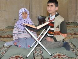 Görme Engelli İki Kardeş Hafızlık Eğitiminde Yolu Yarıladı