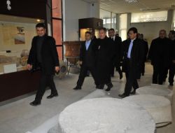 Bakan Günay, Depremde Hasar Gören Tarihi Mekanlarda İncelemelerde Bulundu