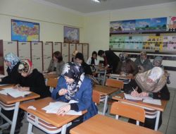 Veliler Çocuklarının Sırasında Sınava Girdi