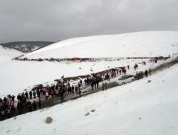Allahuekber Dağları'nda Binlerce Kişi Şehitlerle Yürüdü