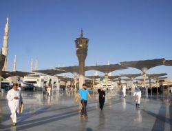Medineliler Umre Sezonu Öncesi Mescid-i Nebevi’ye Akın Ediyor