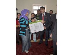 Kaymakamlık, Kursiyerlere Dikiş Makinası Hediye Etti
