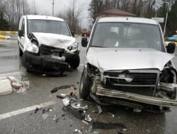 İki Panelvan Çarpıştı: 1 Yaralı