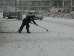 Kırşehir’de 100 Köy Yolu Kar Nedeniyle Kapandı