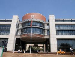 Üniversite Kayıt Kuyruğunda İzdiham