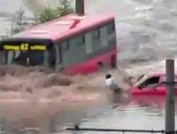Rusya'nın En İnatçı Otobüsü, Kameraya Böyle Yansıdı