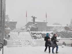 Afyonkarahisar’da 80 Köy Yolu Trafiğe Kapandı