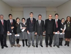 Eyüp'te Lise Son Sınıf Öğrencilerine Eğitim Yardımı