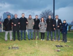 5 Gazetenin Çalışanları Erdemir’i Fidan Dikerek Protesto Etti